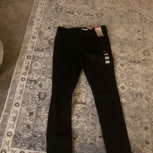 Women’s Levi’s 311